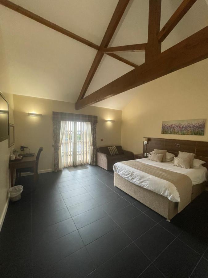 Kings Croft Hotel พอนทีแฟรกต์ ภายนอก รูปภาพ