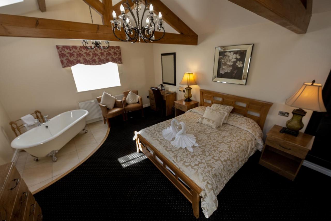 Kings Croft Hotel พอนทีแฟรกต์ ภายนอก รูปภาพ