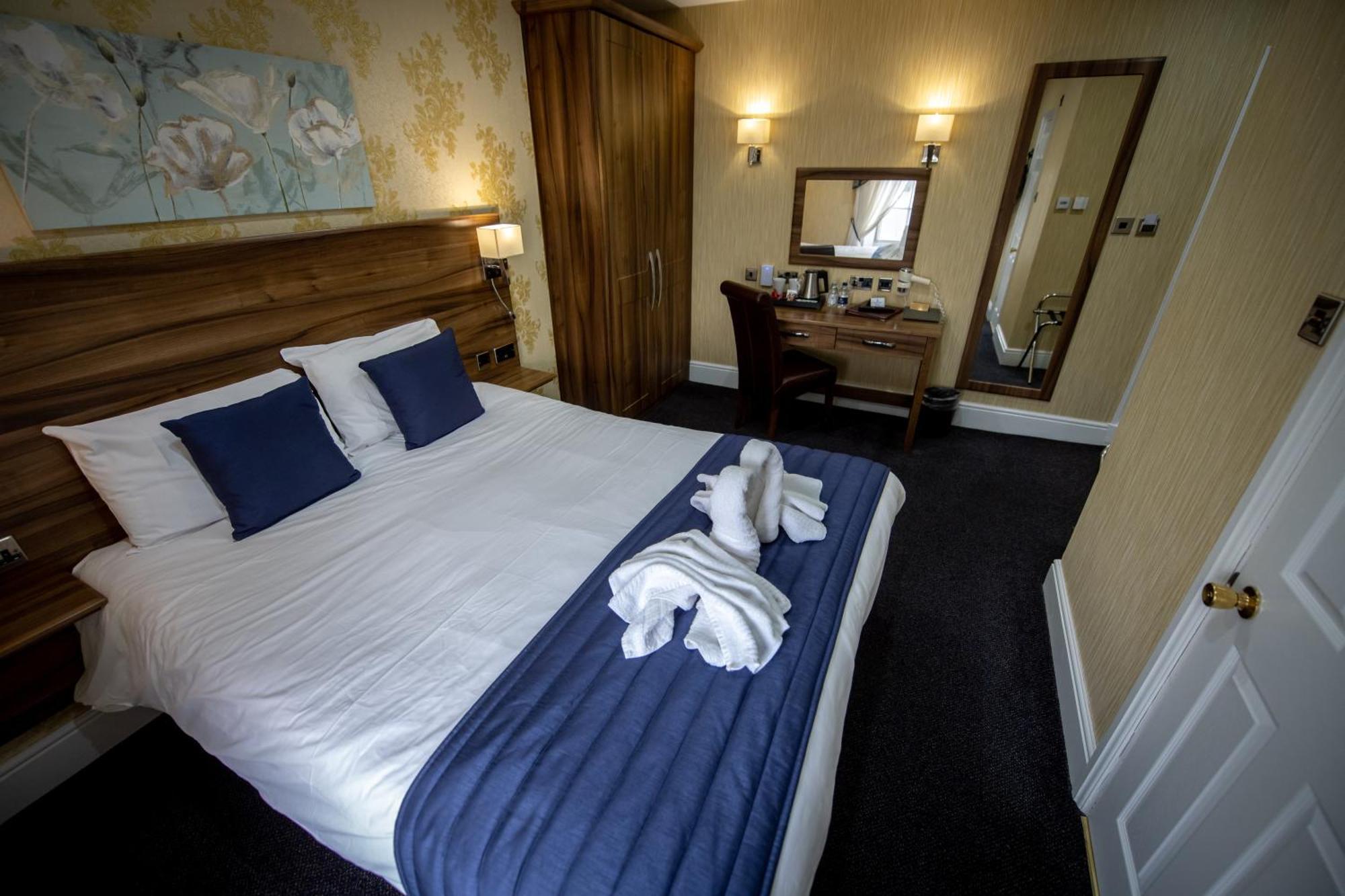 Kings Croft Hotel พอนทีแฟรกต์ ภายนอก รูปภาพ