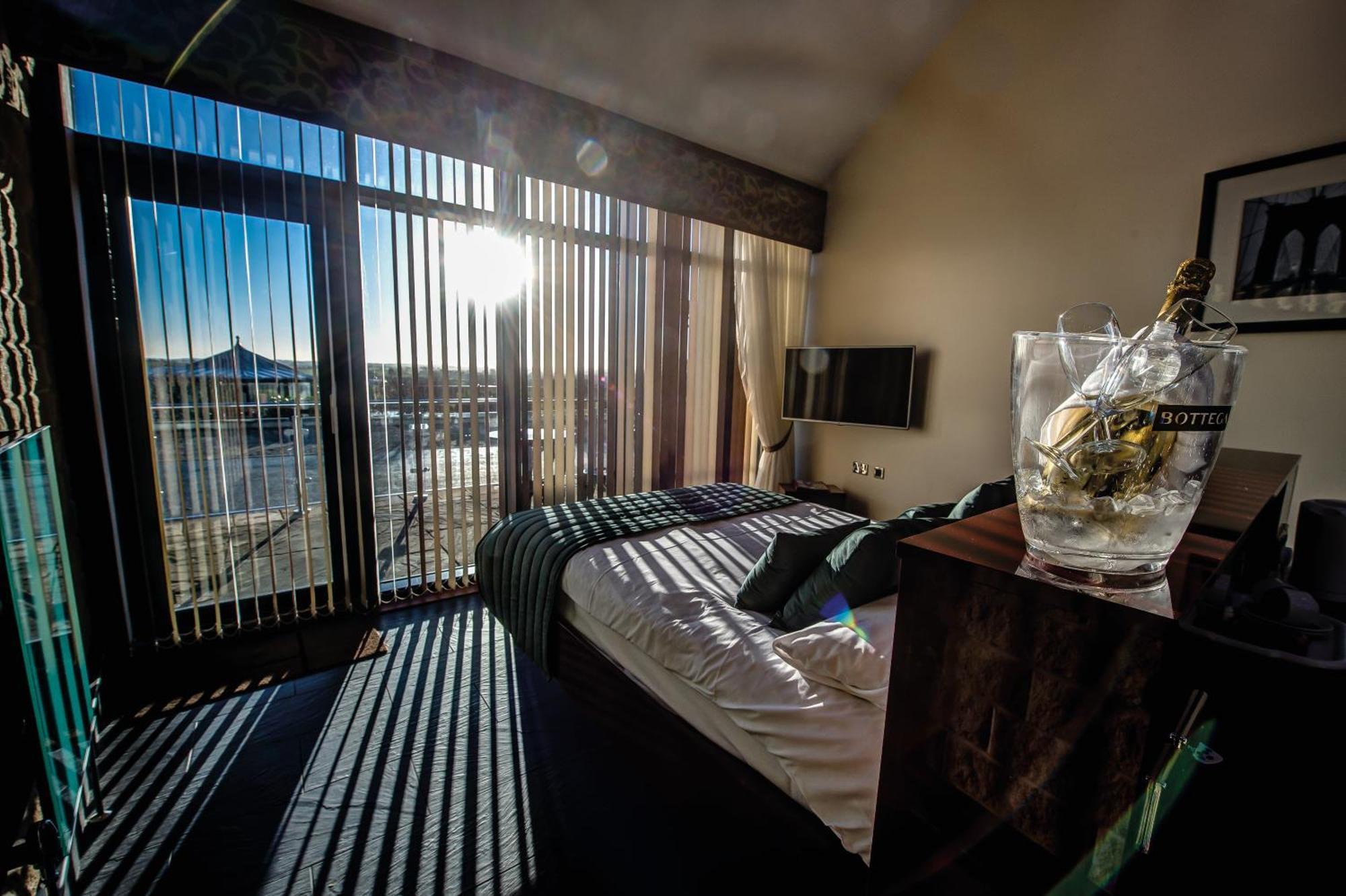 Kings Croft Hotel พอนทีแฟรกต์ ภายนอก รูปภาพ