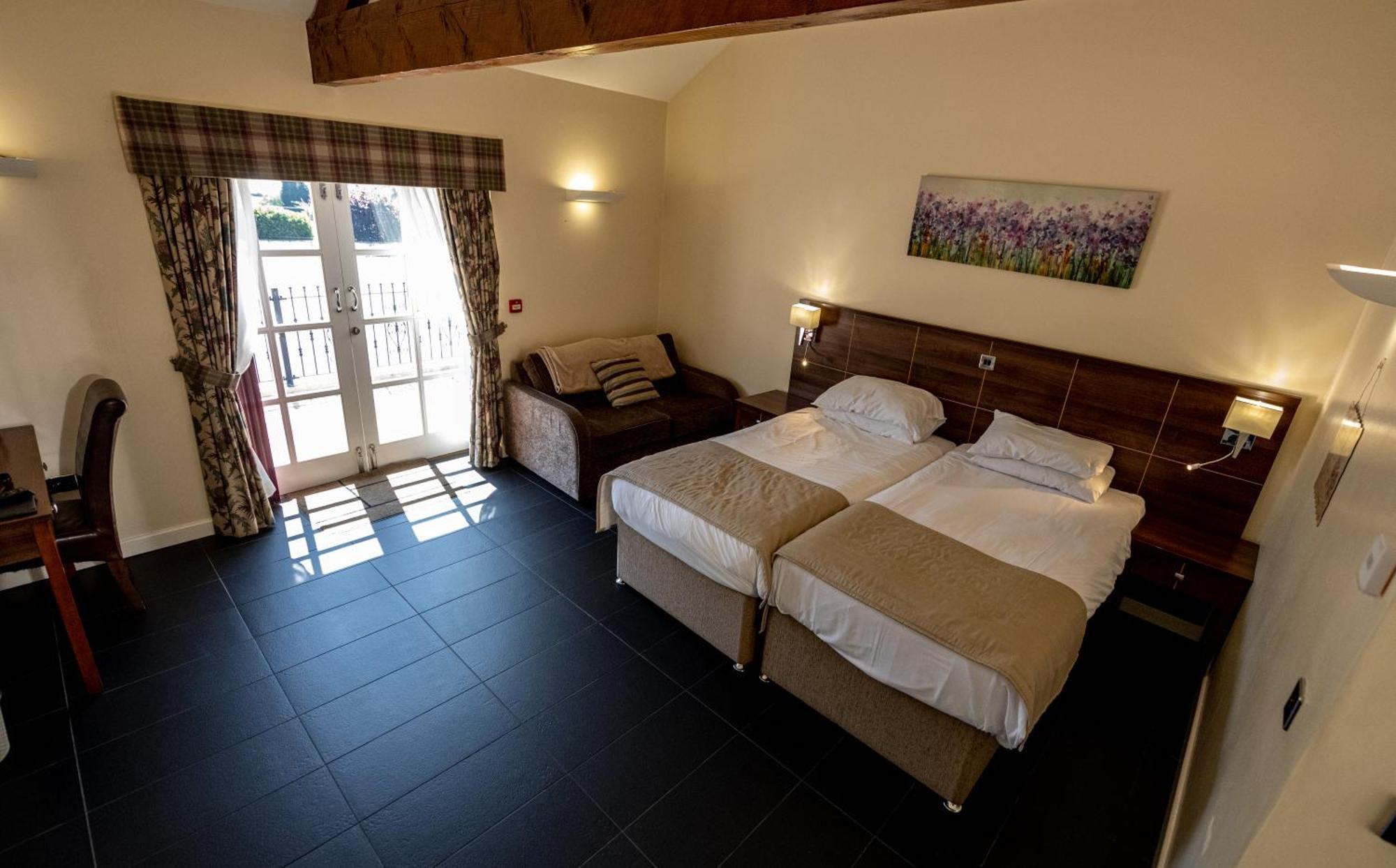 Kings Croft Hotel พอนทีแฟรกต์ ภายนอก รูปภาพ