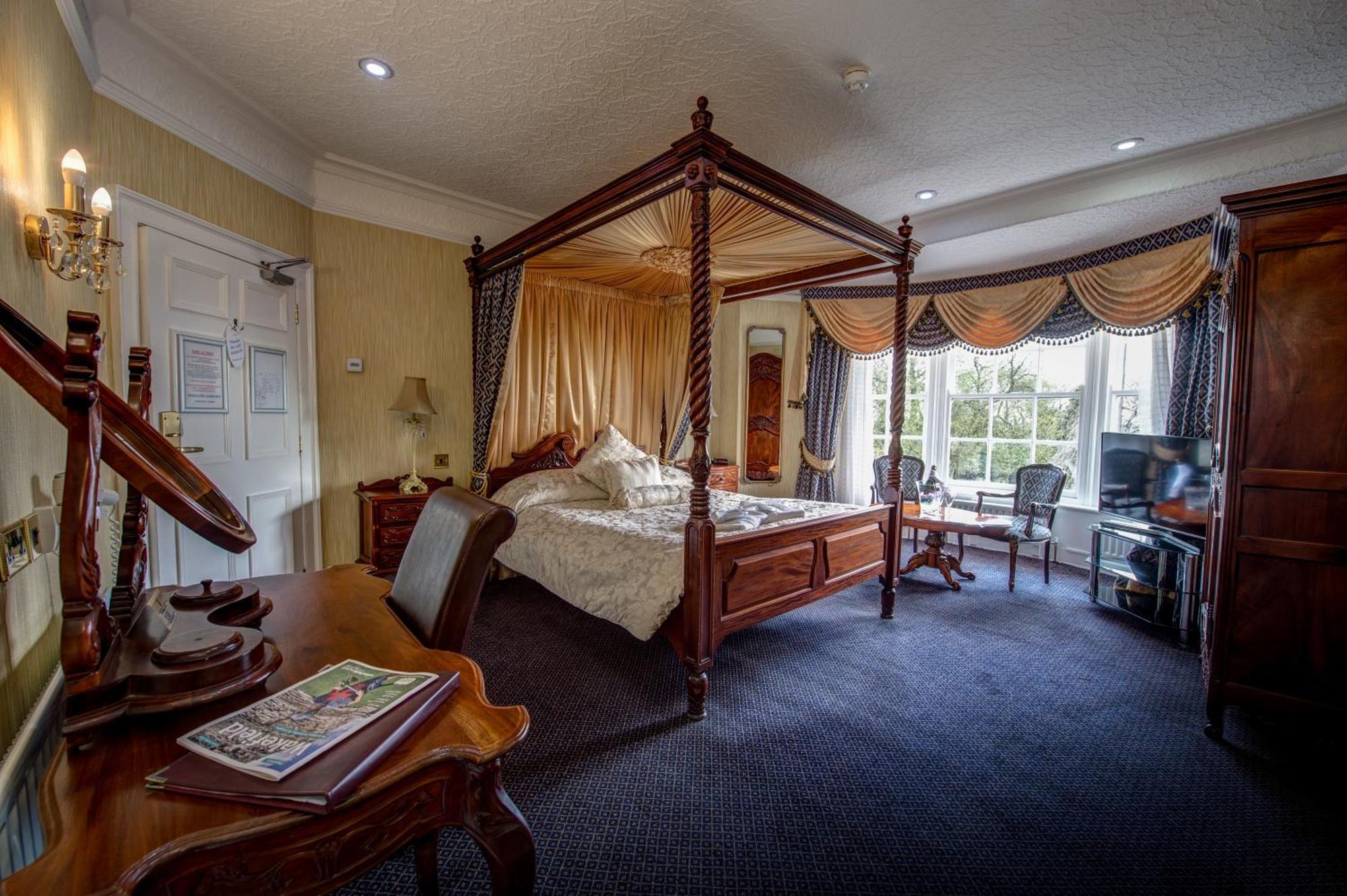 Kings Croft Hotel พอนทีแฟรกต์ ภายนอก รูปภาพ